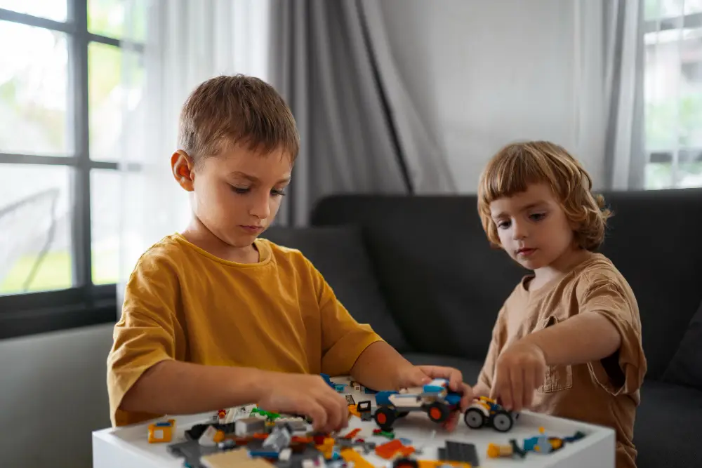 Una manera de cómo evitar peleas entre hermanos: Jugar en familia